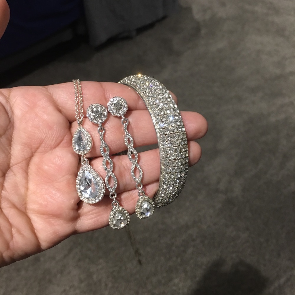 Set. Cubic zirconia. Earnings, necklace, bracelet